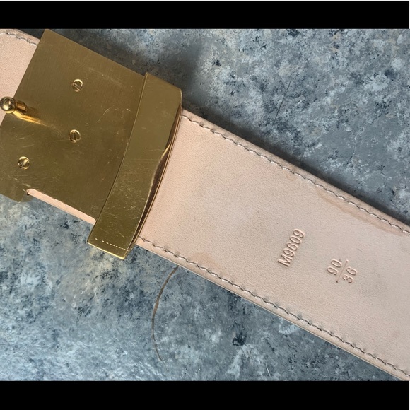Louis Vuitton belt good condition $450 OBO - Picture 2 of 4